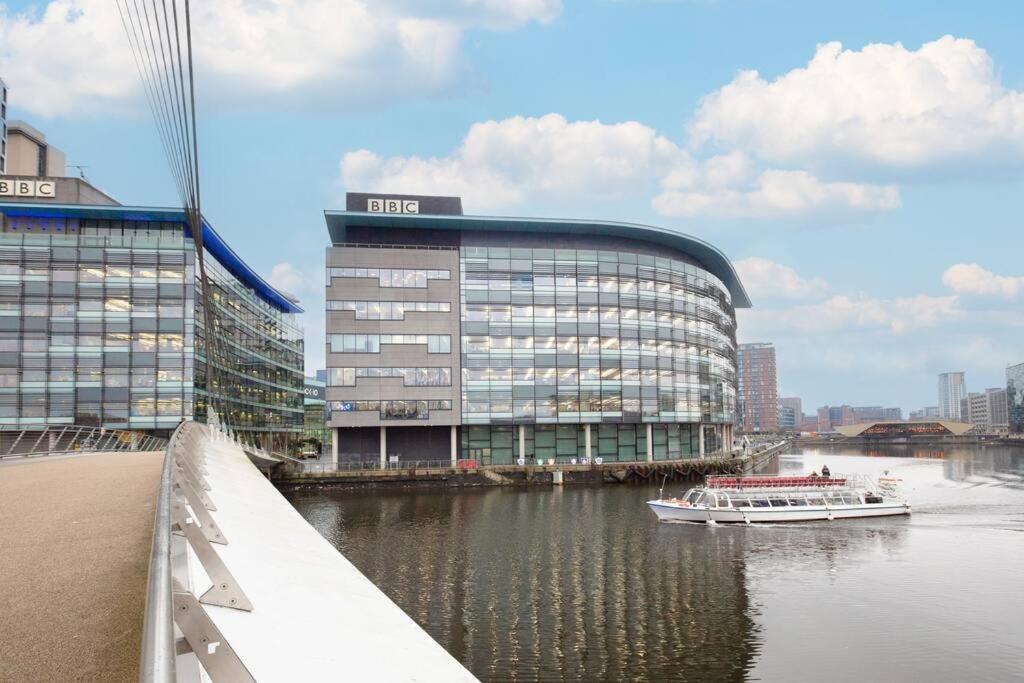 Stylish Mediacity 2Bed, Sleeps 6, Amazing Views Манчестер Экстерьер фото
