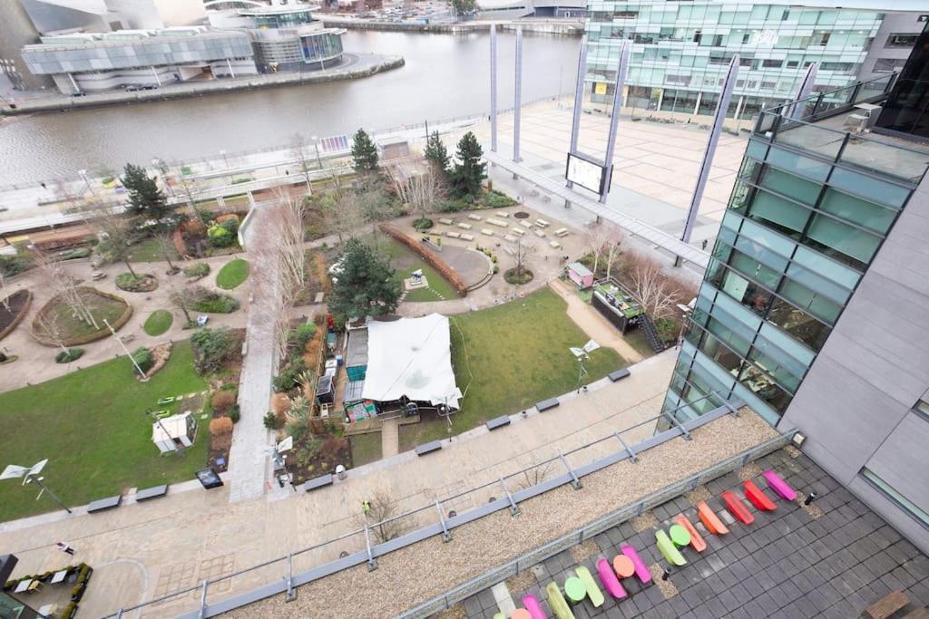 Stylish Mediacity 2Bed, Sleeps 6, Amazing Views Манчестер Экстерьер фото