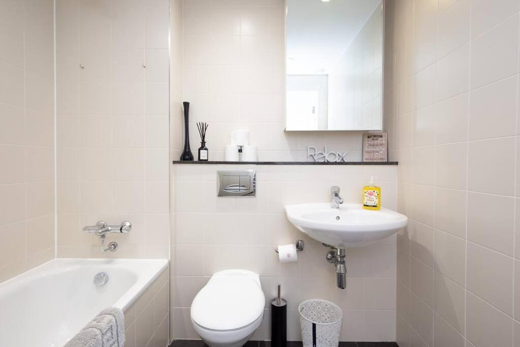 Stylish Mediacity 2Bed, Sleeps 6, Amazing Views Манчестер Экстерьер фото