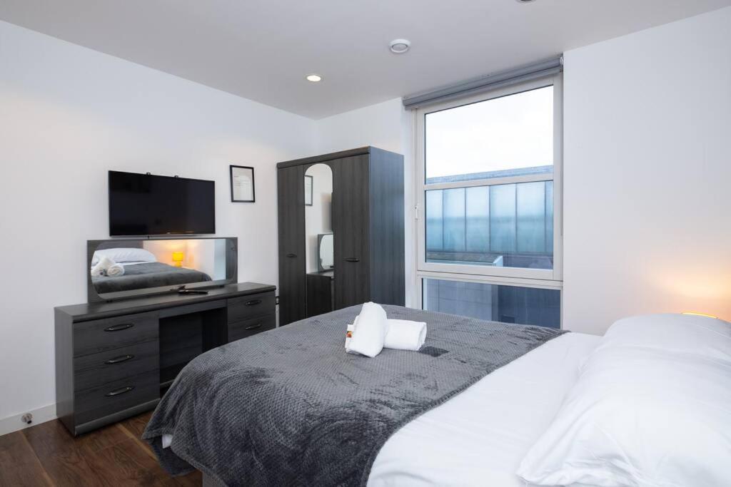 Stylish Mediacity 2Bed, Sleeps 6, Amazing Views Манчестер Экстерьер фото