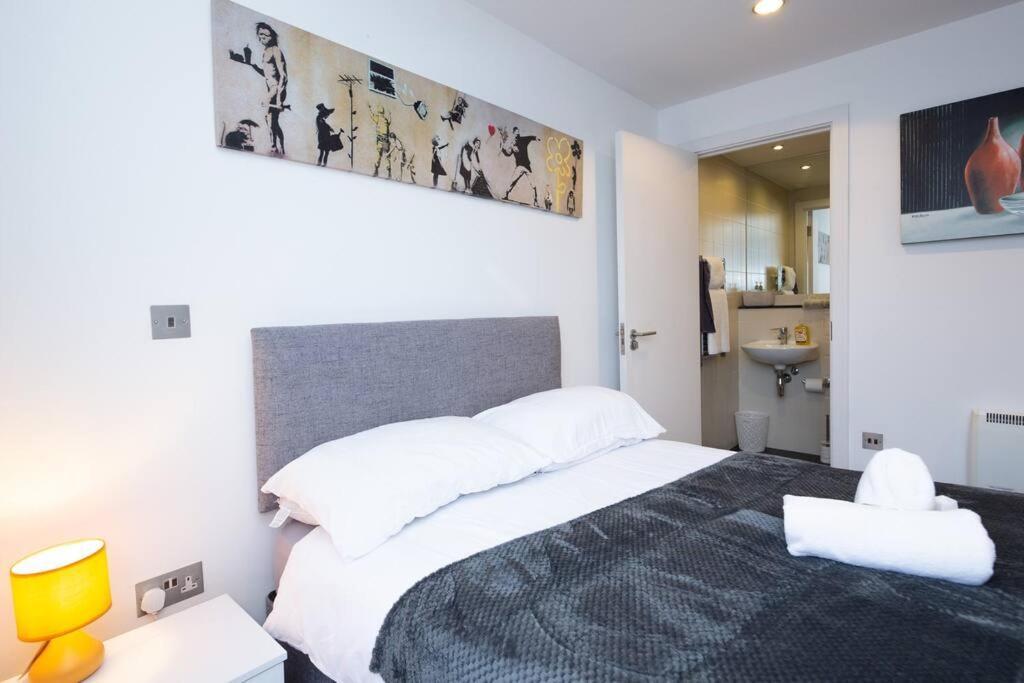 Stylish Mediacity 2Bed, Sleeps 6, Amazing Views Манчестер Экстерьер фото