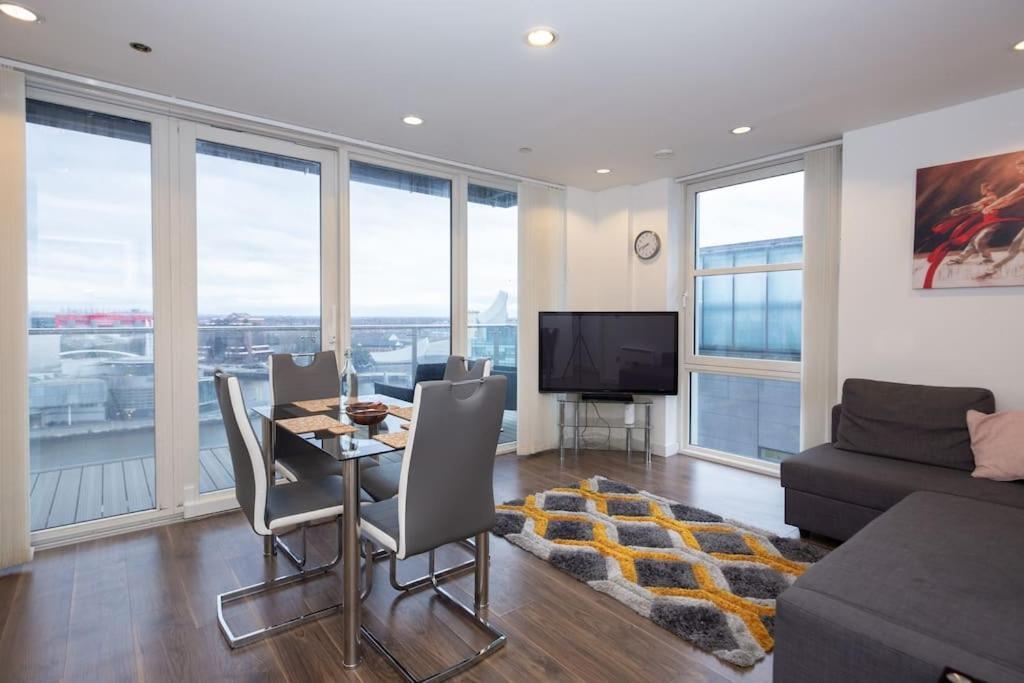 Stylish Mediacity 2Bed, Sleeps 6, Amazing Views Манчестер Экстерьер фото