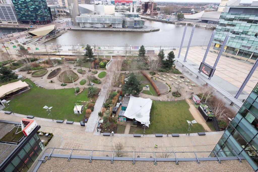 Stylish Mediacity 2Bed, Sleeps 6, Amazing Views Манчестер Экстерьер фото